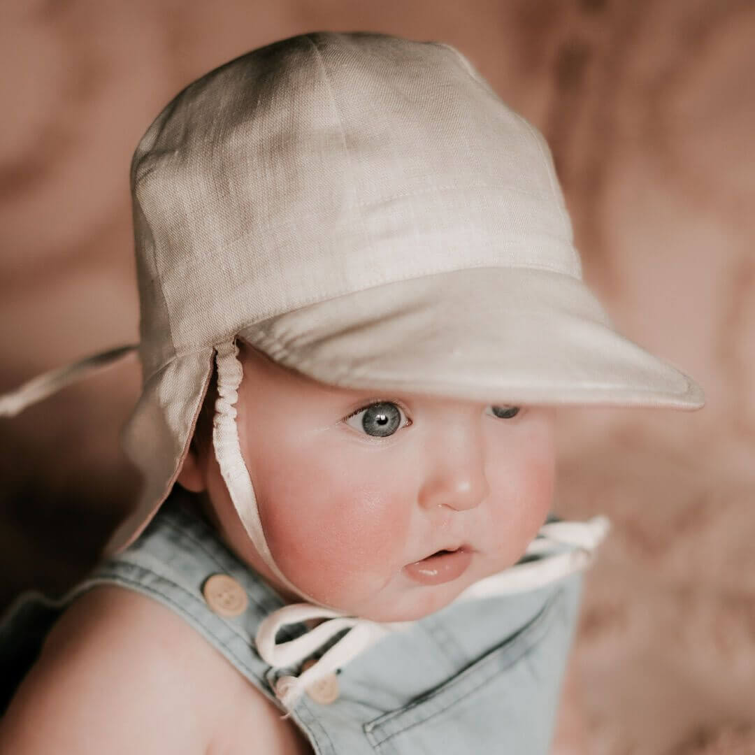 'Roamer' Baby Reversible Teddy Flap Sun Hat - Rosa / Flax