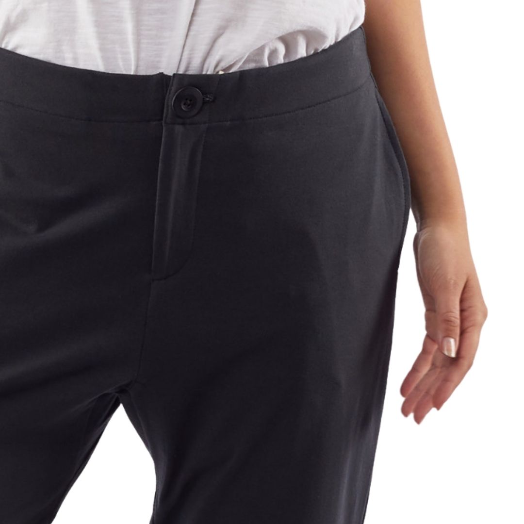 Crafted from structured yet comfortable jersey material, these versatile pants have a soft feel and just the right amount of stretch. The Chelsea pant have a simple yet stylish look with ribbed cuffs and a zipper and button fastening.