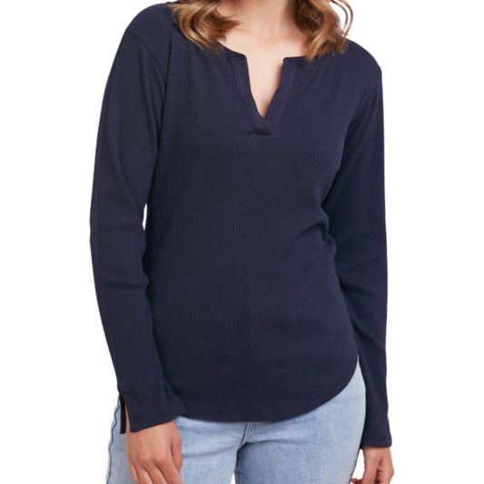 With its open neck, curved hem and split detail at the sleeve, the Kimberly long sleeve tee comes in a dusty musk, that is a classic navy