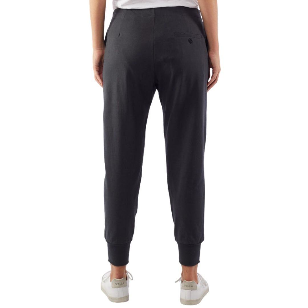 Crafted from structured yet comfortable jersey material, these versatile pants have a soft feel and just the right amount of stretch. The Chelsea pant have a simple yet stylish look with ribbed cuffs and a zipper and button fastening.