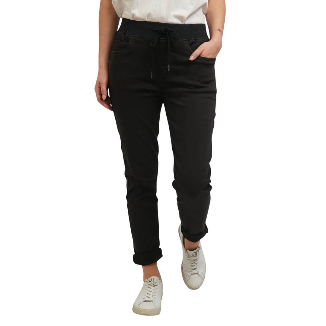 The black Sylvia joggers from Foxwood Clothing feature 2 side pockets, 2 back pockets, and an elastic waistline with a soft drawstring.