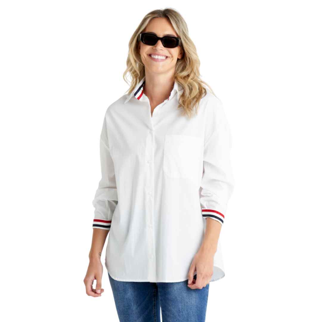 The Saskia Shirt from Betty Basics is the  classic white shirt that every wardrobe needs! With a classic collar and button front placket, this shirt combines timeless style with a fun twist. The relaxed body fit ensures comfort and a carefree vibe