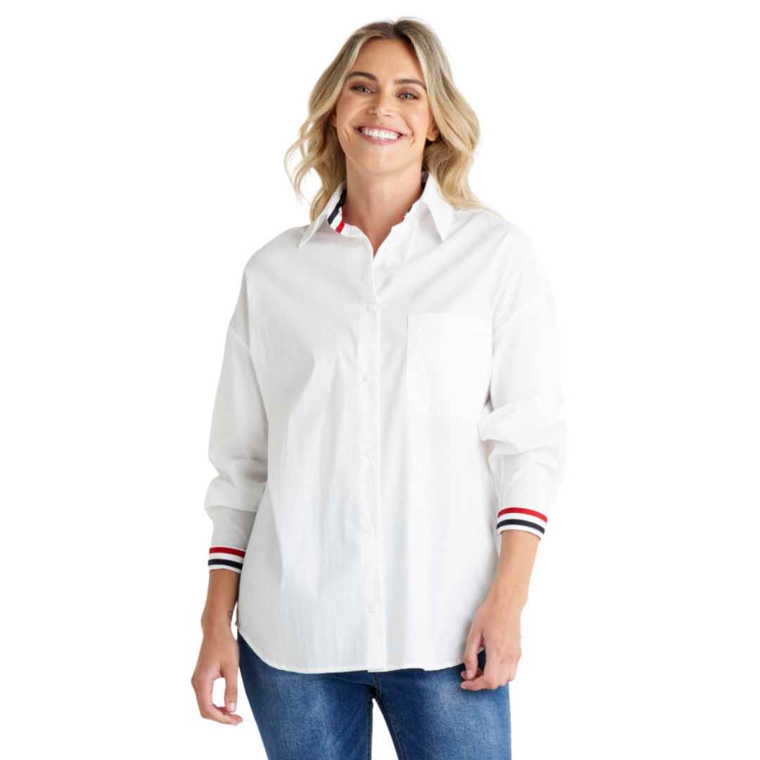 The Saskia Shirt from Betty Basics is the  classic white shirt that every wardrobe needs! With a classic collar and button front placket, this shirt combines timeless style with a fun twist. The relaxed body fit ensures comfort and a carefree vibe