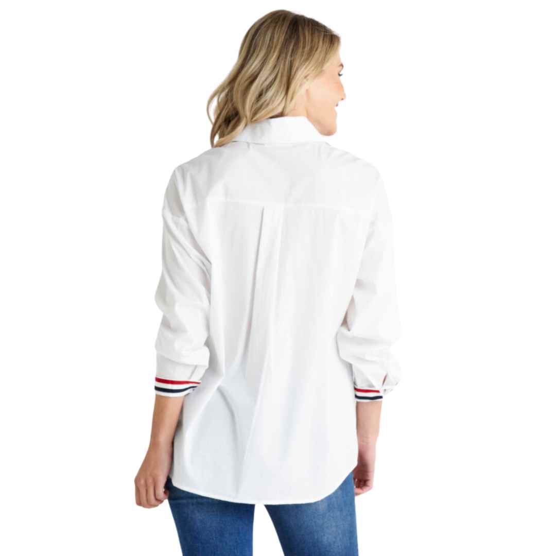 The Saskia Shirt from Betty Basics is the  classic white shirt that every wardrobe needs! With a classic collar and button front placket, this shirt combines timeless style with a fun twist. The relaxed body fit ensures comfort and a carefree vibe