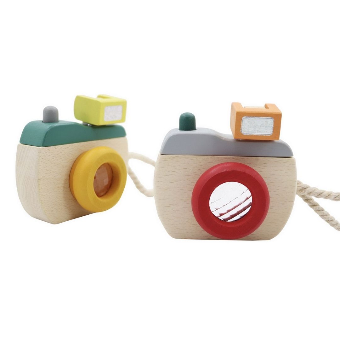 Made from solid timber, this beautifully finished pretend play camera is painted in non toxic paint and features a prism kaleidoscope to look through and see amazing patterns