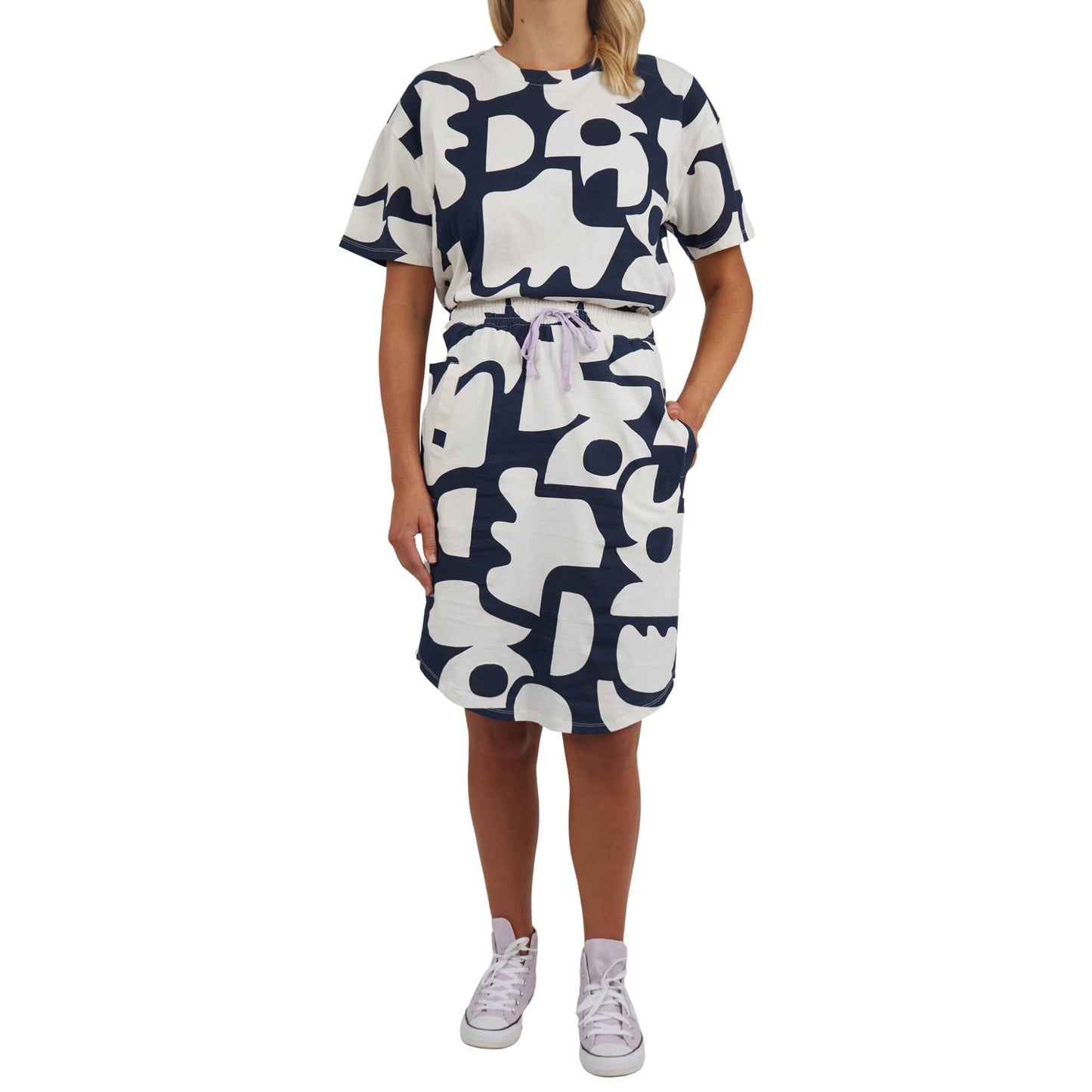 Featuring a gorgeous geometric yardage print in classic navy & white the Miro Skirt from Elm Lifestyle is made from organic cotton . This pull on skirt features side pockets and made is made for comfort.