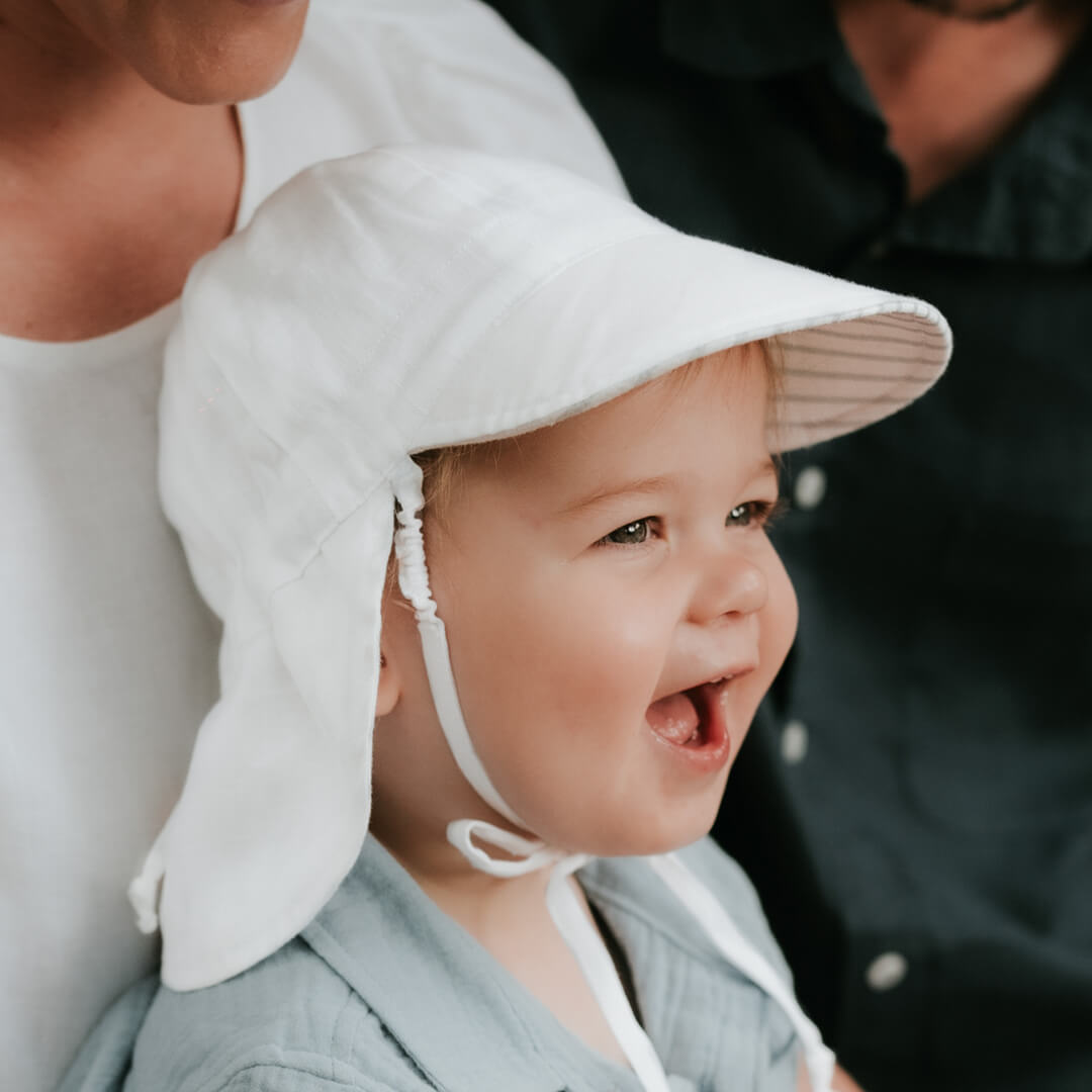 'Lounger' Baby Reversible Flap Sun Hat - Finley / Blanc