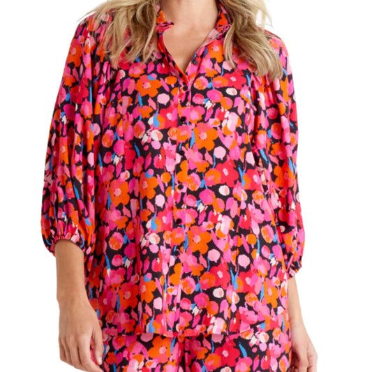 With its relaxed fit the Marseille shirt from Betty Basicsoffers a comfortable and effortless look. The collar with buttons adds a touch of classic charm.  The ballooned sleeves bring a playful and trendy vibe to your outfit. Light gathers at the shoulder seam add a subtle detail that elevates the overall design.