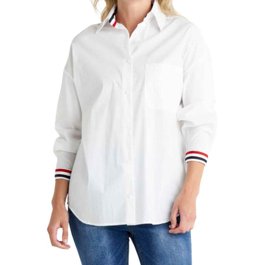 The Saskia Shirt from Betty Basics is the  classic white shirt that every wardrobe needs! With a classic collar and button front placket, this shirt combines timeless style with a fun twist. The relaxed body fit ensures comfort and a carefree vibe