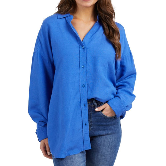 The Cordelia Linen Shirt in royal blue is a classic shirt featuring a V-neckline with buttons starting from the bust, and the collar features contrasting ribbon detailing.