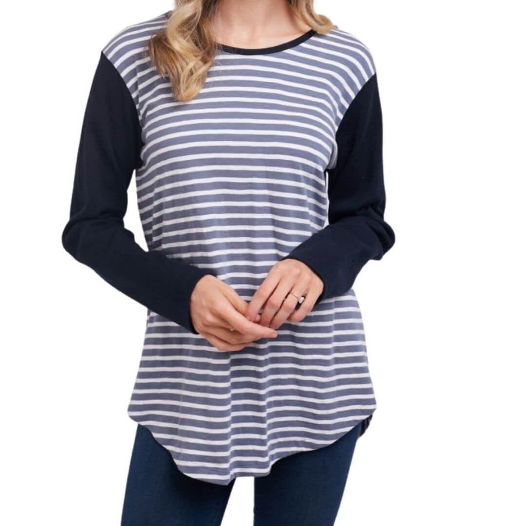 Made with a dusty blue and white cotton slub stripe on the body, and 2x2 navy rib on the sleeves, the Sunday Morning tee is soft and stylish 