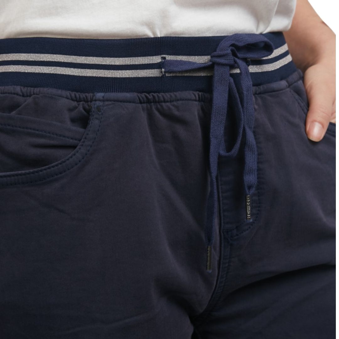 The Sylvia joggers  in Navy from Foxwood feature 2 side pockets, 2 back pockets, and an elastic waistline with a soft drawstring.