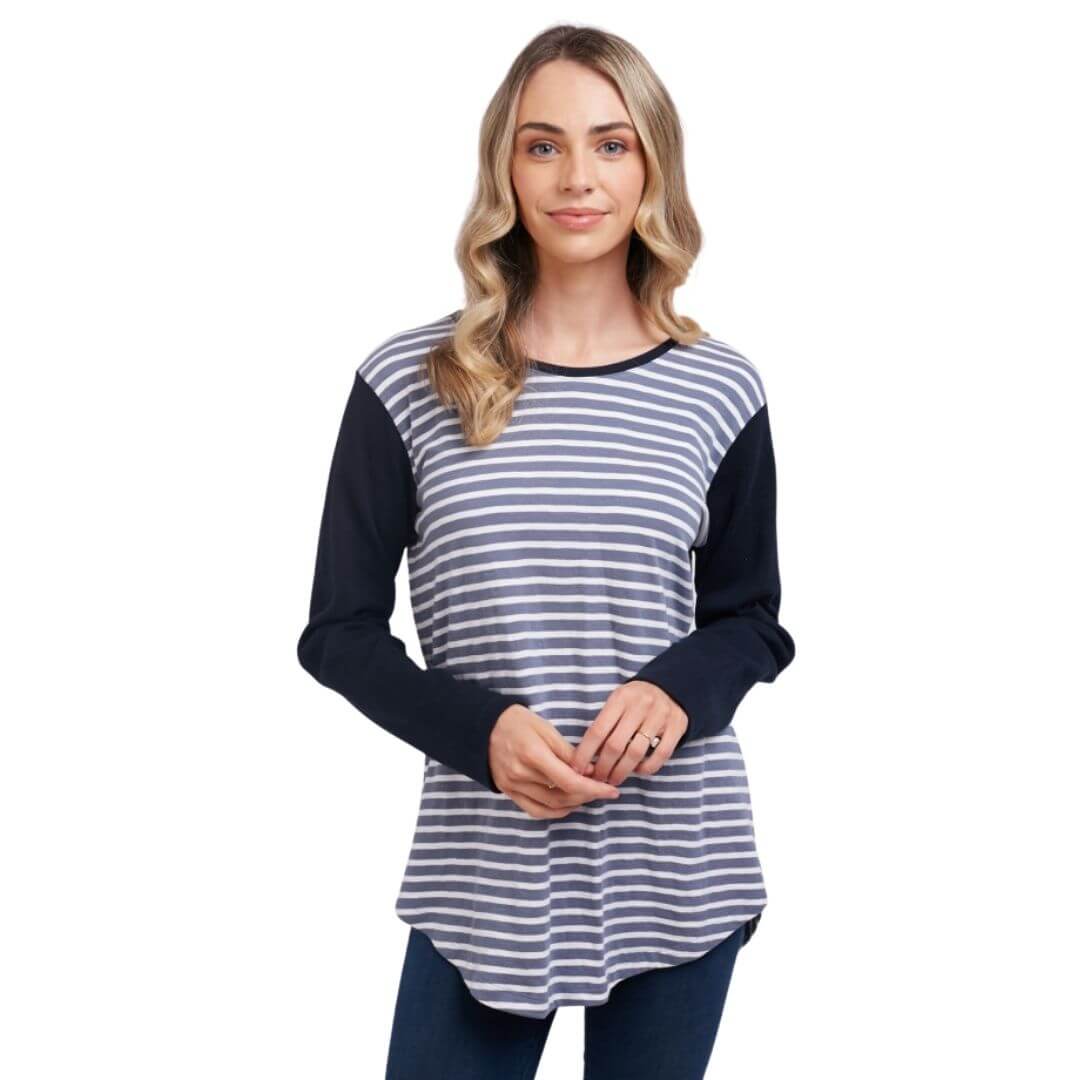 Made with a dusty blue and white cotton slub stripe on the body, and 2x2 navy rib on the sleeves, the Sunday Morning tee is soft and stylish 