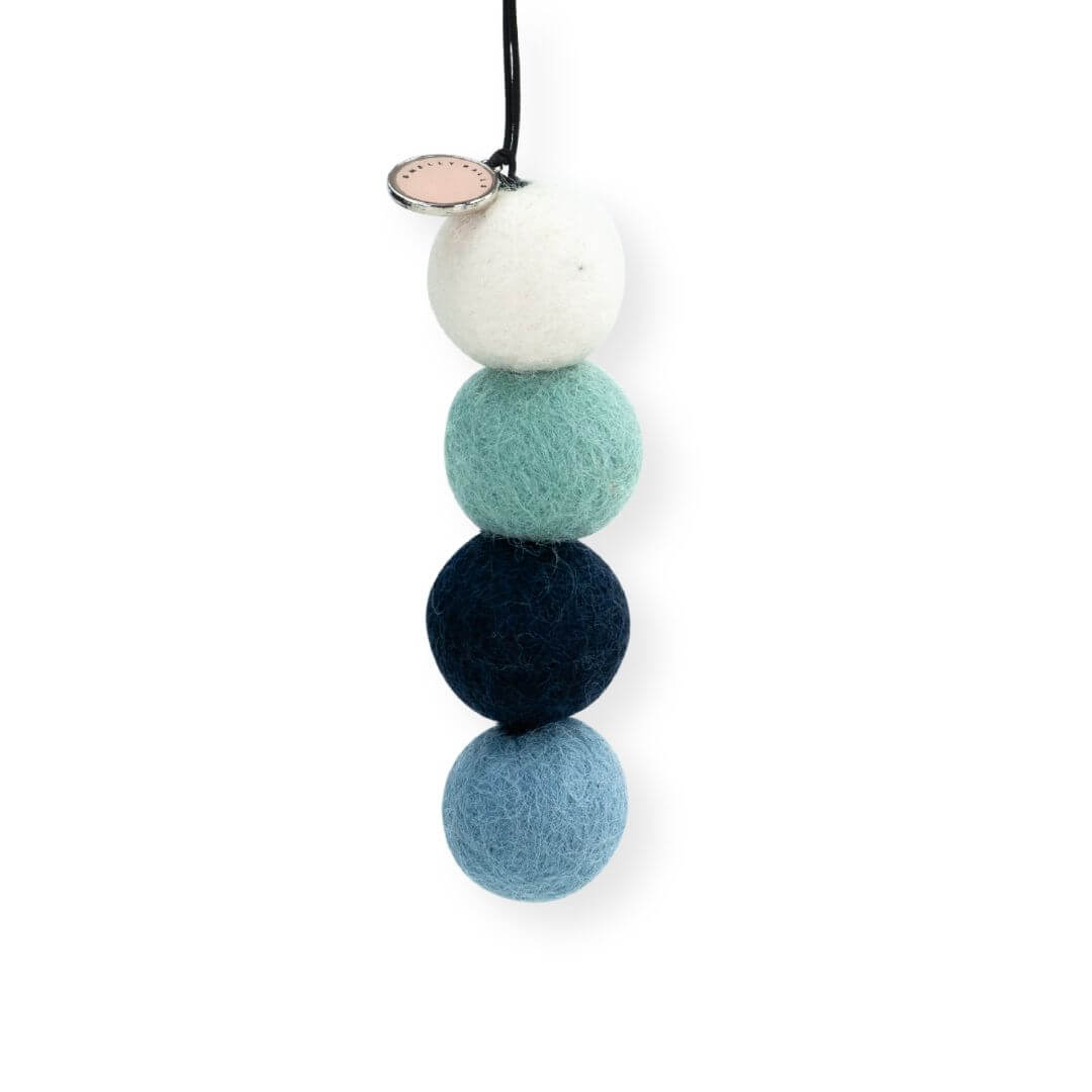 Smelly Balls are a reusable car freshener. The Seapink Smelly Balls pack features 4 unscented felt balls in Salty White, Sea Green, Deep Blue and Aegean Bluel and comes with a 5ml bottle of your chosen scent. 