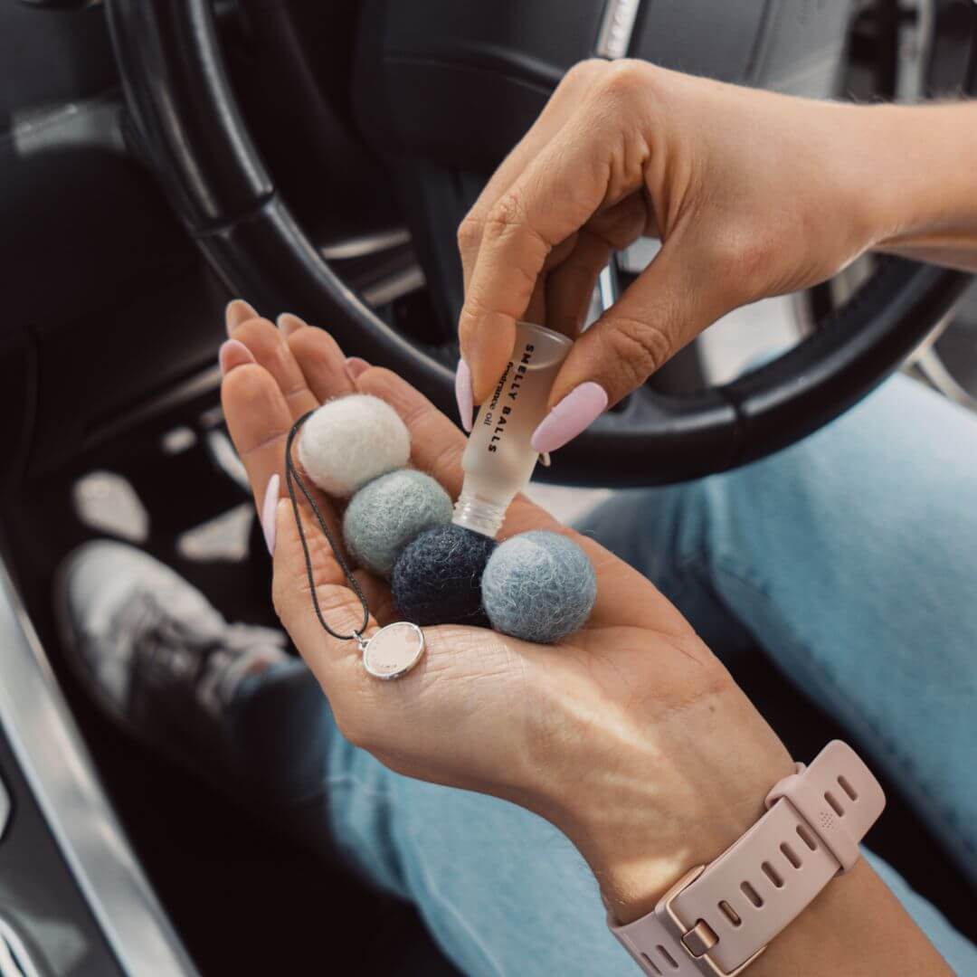 Smelly Balls are a reusable car freshener. The Seapink Smelly Balls pack features 4 unscented felt balls in Salty White, Sea Green, Deep Blue and Aegean Bluel and comes with a 5ml bottle of your chosen scent. 