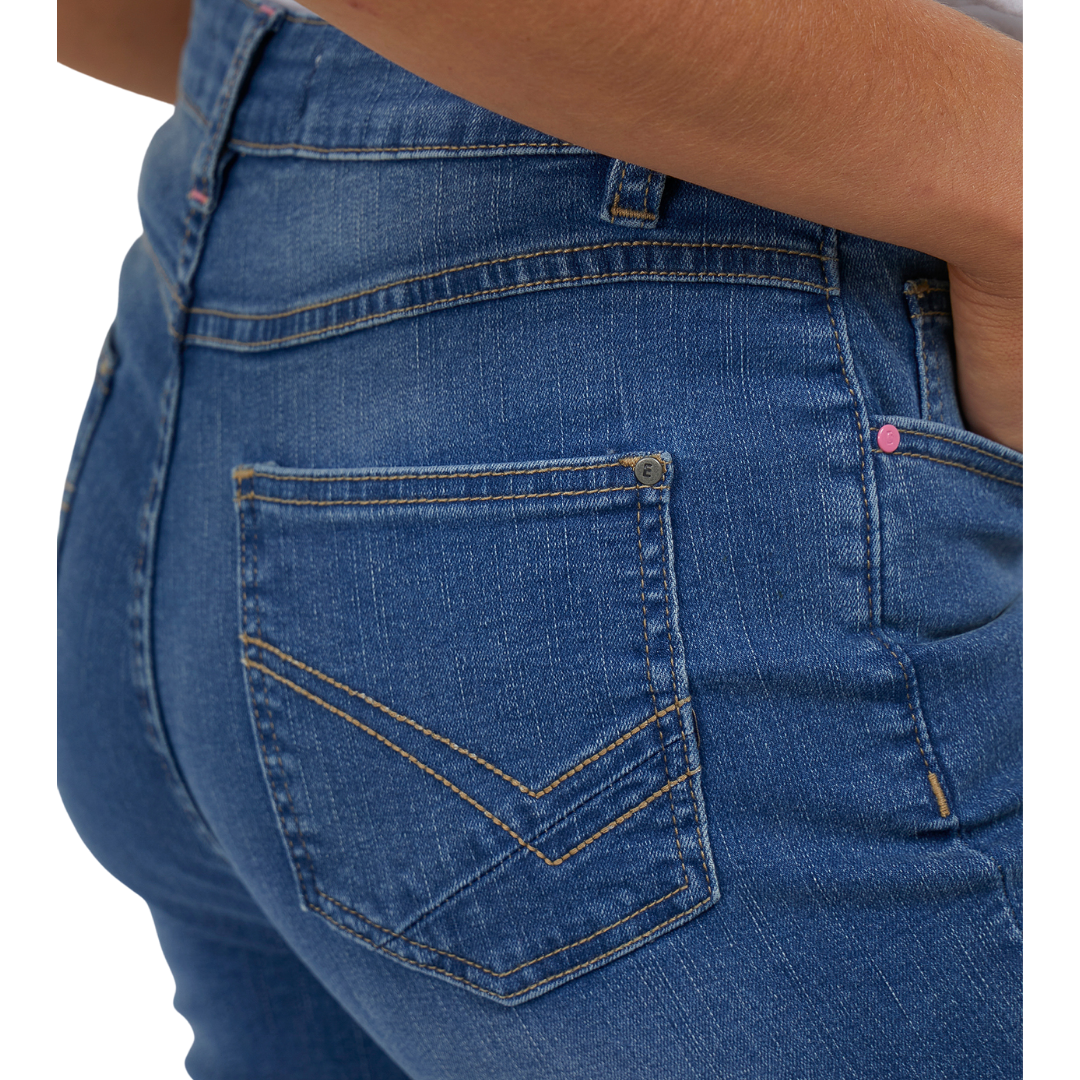 The Ada Jean from Elm is great all rounder to welcome into your wardrobe when shopping for new season denim. Made from a stretch denim it has a high rise, straight leg and grazes the ankle. Available at Elm stockist not plain jane Flemington